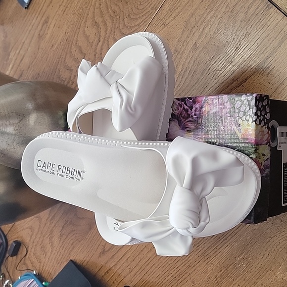 Sandals - Picture 3 of 5